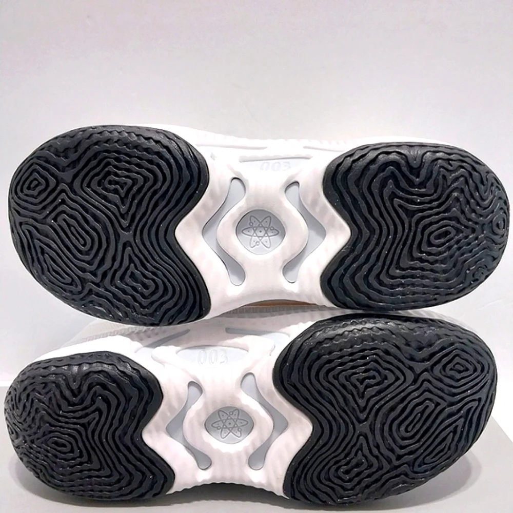Nike Cosmic Unity 3 Knit ‎ Sneakers, NWT, Size 8.5|EUR 42